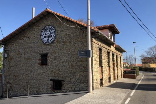 Surf House en Suances, Cantabria. Totora Surf School